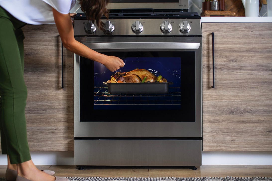 Just knock to see your food inside LG's air-fry-equipped range - CNET