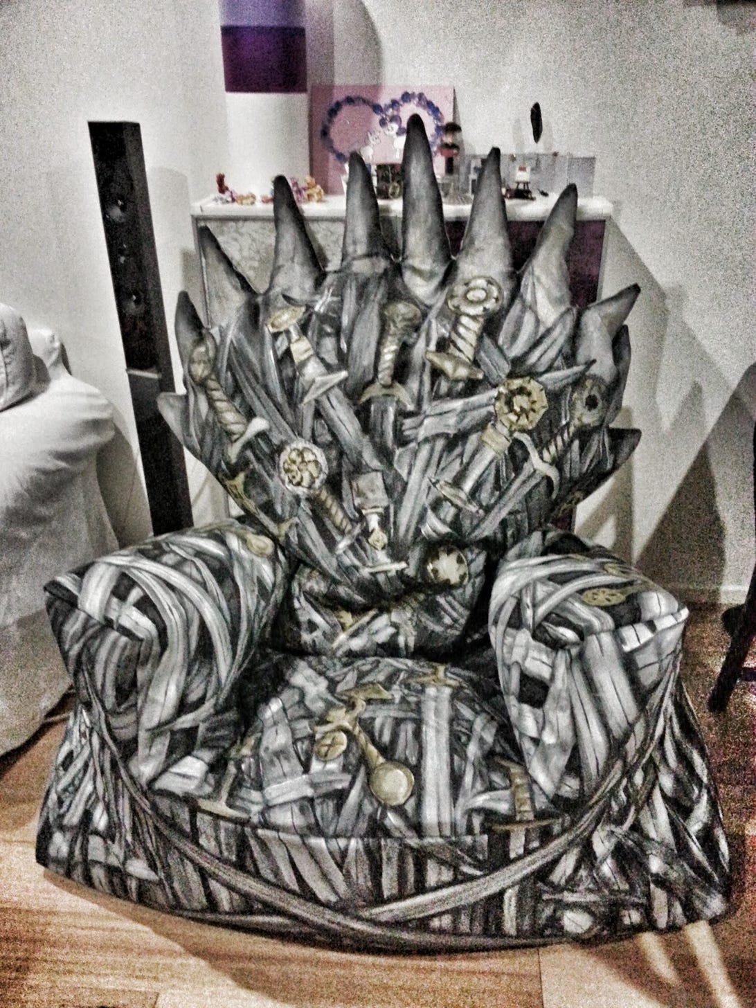 throne1.jpg