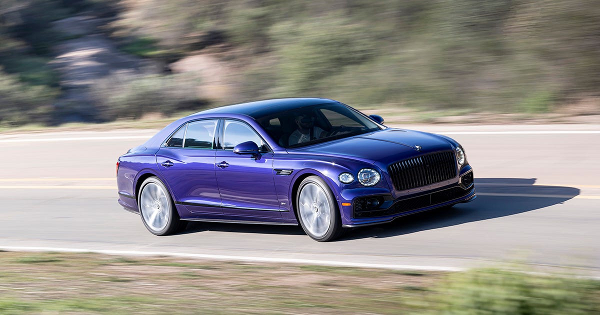 the-2022-bentley-flying-spur-hybrid-is-a-half-step-in-the-right-direction