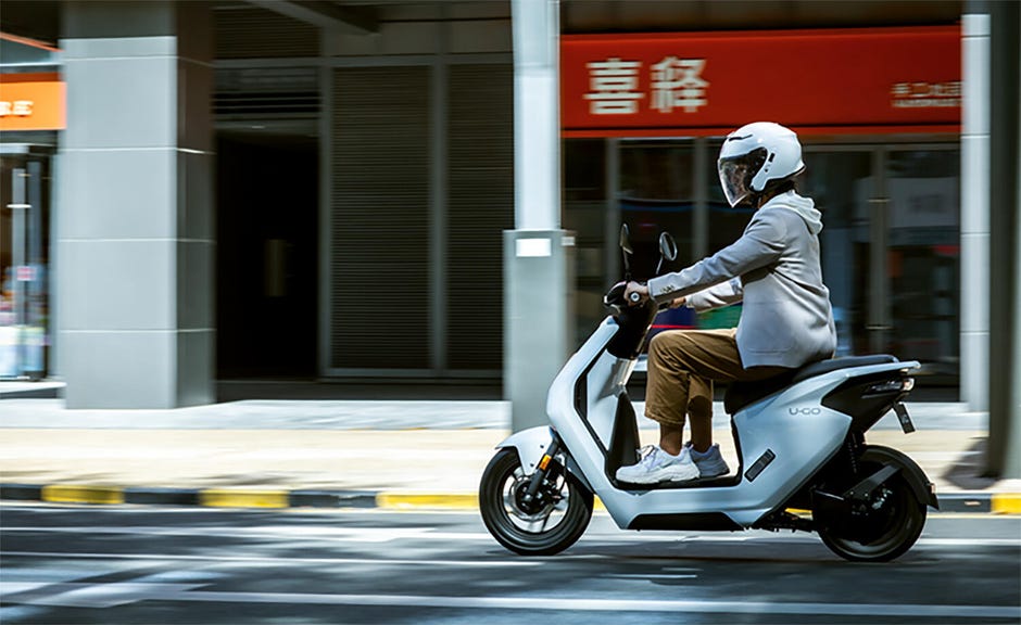 Honda S Cutesy U Be Electric Scooter Only Costs 475 Roadshow