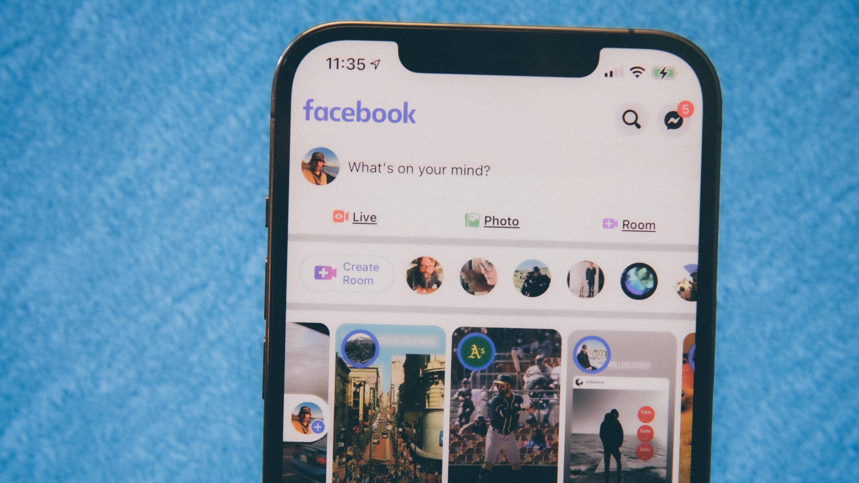 Εφαρμογή δικτύου κοινωνικών μέσων Facebook στο iPhone
