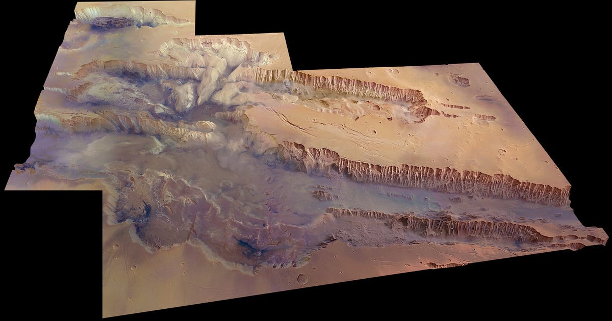 Spacecraft discovers 'hidden water' in Mars Grand Canyon - CNET