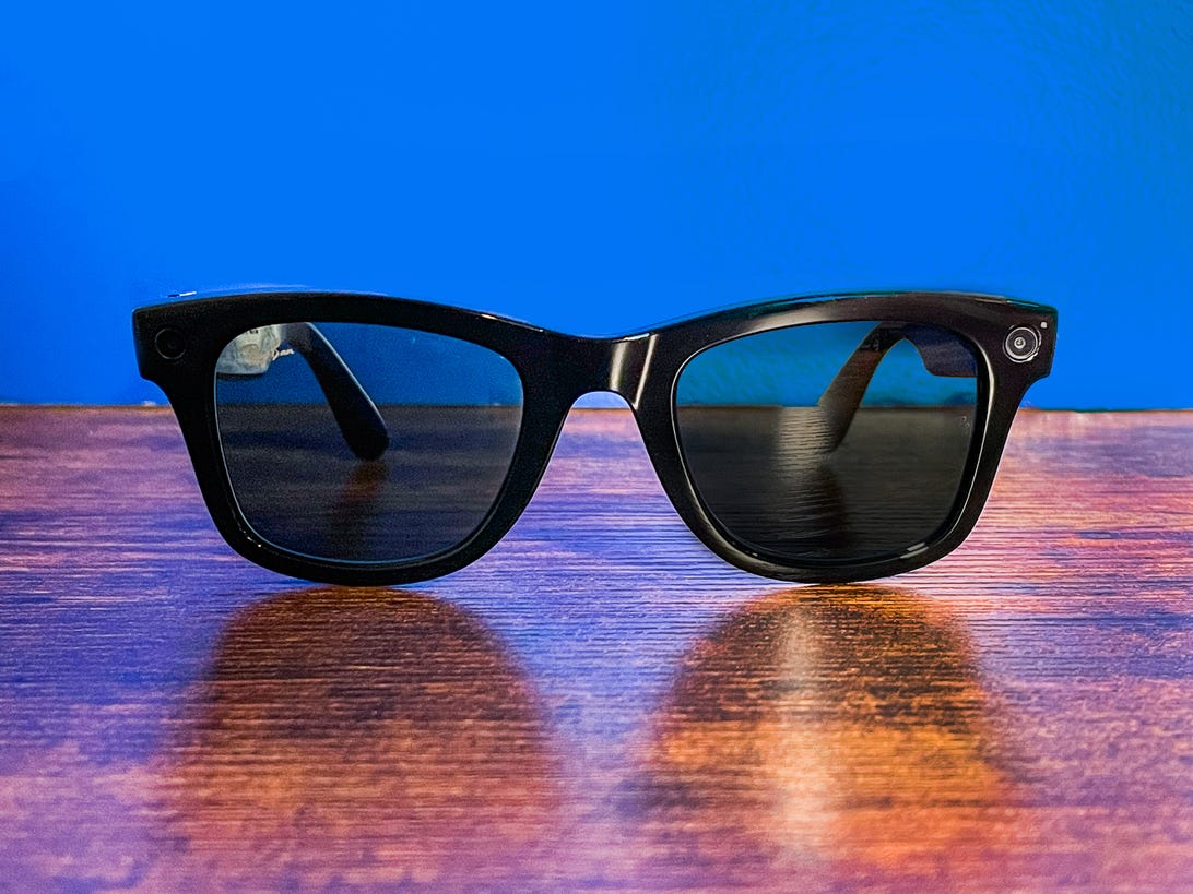 Facebook’s smart Ray-Ban glasses are disappointingly familiar