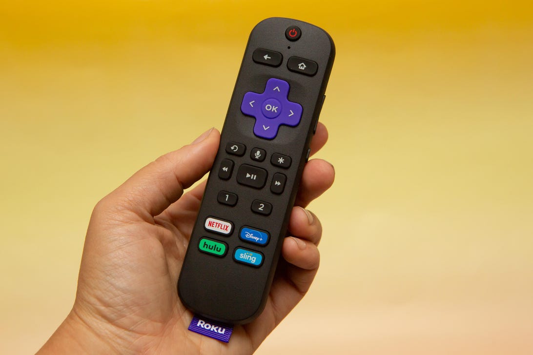 roku-voice-remote-in-hand