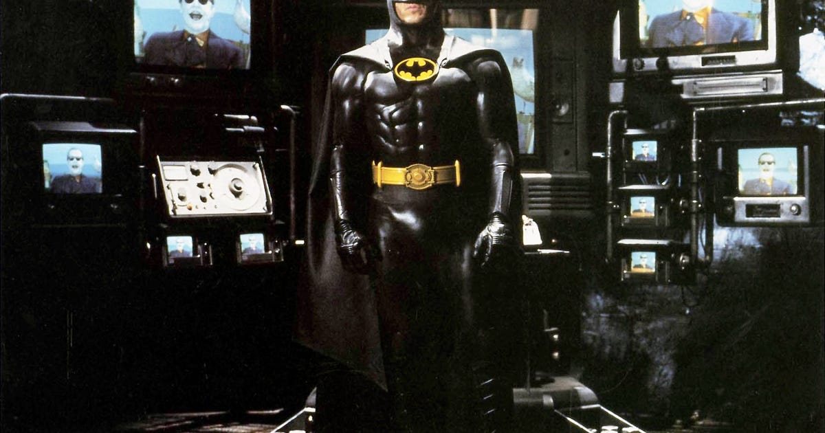 The Flash Director Hints At Michael Keaton Batman S Return Cnet