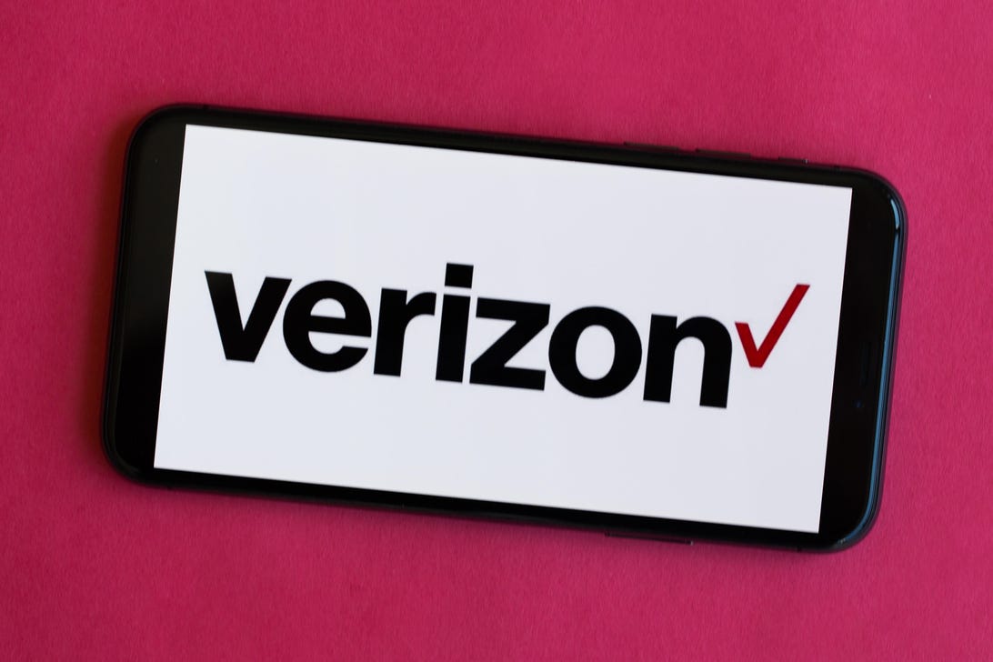 Verizon outage takes down some wireless services in Southern California
                        Phone calls are dropping out for customers in areas, including LA and San Diego.