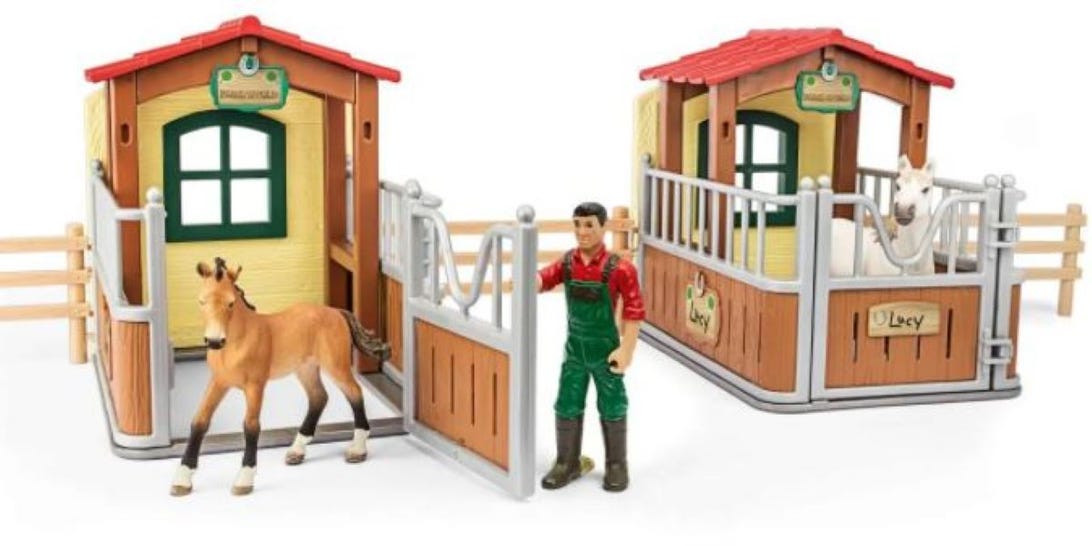 schleich-visit-in-the-open-stable