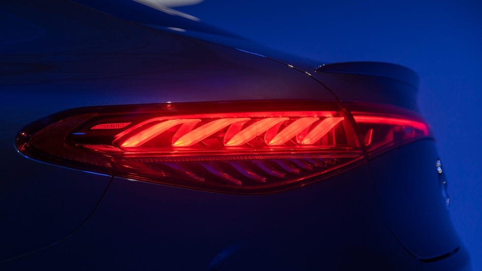 2022 Mercedes-Benz EQS electric sedan looks stunning under studio ...
