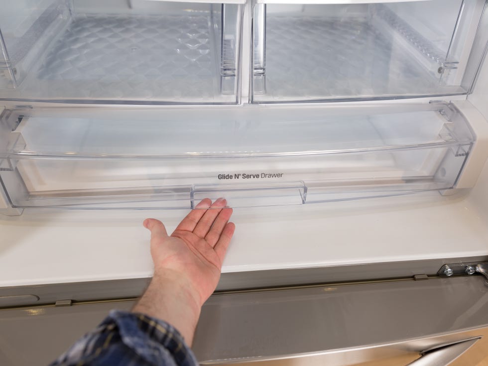 A bottom freezer fridge from LG with room to spare (pictures) - CNET