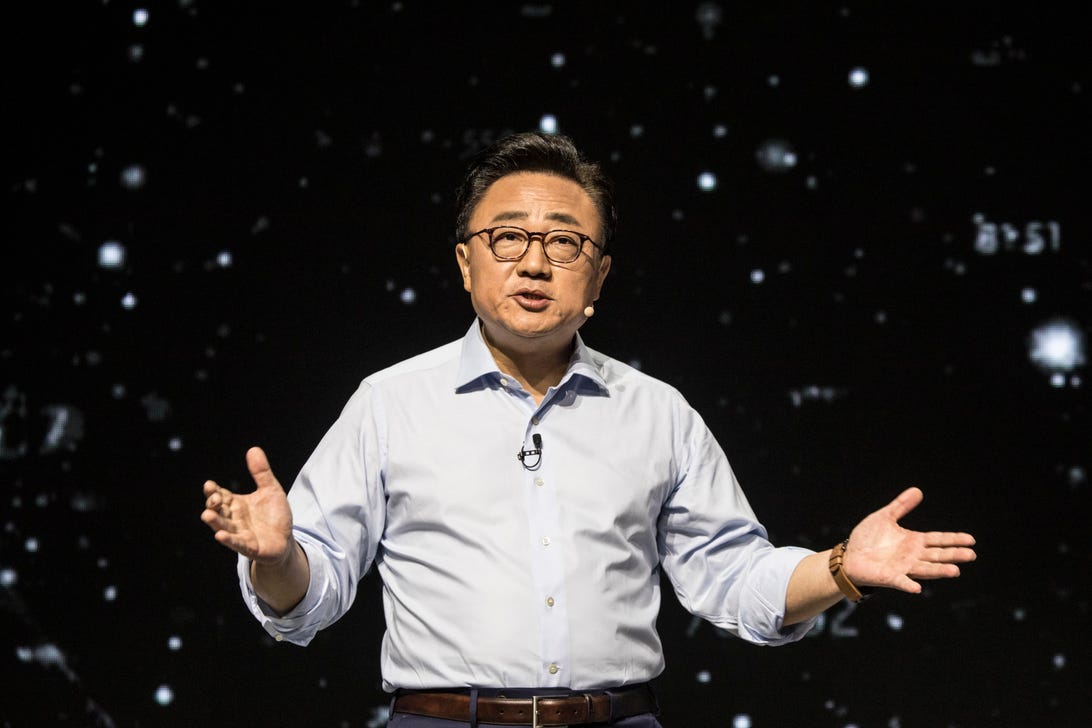 Samsung mobile chief steps back from day-to-day operations