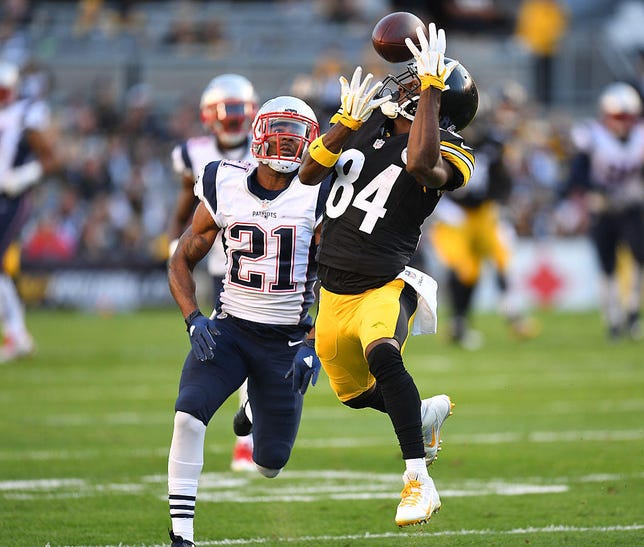 Catches like this make Pittsburgh Steelers' receiver Antonio Brown, right, a perennial top fantasy football draft pick.