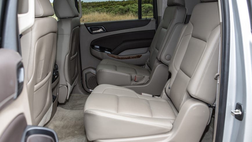 2018 Chevrolet Suburban Review Chevy Maintains Tradition Modernizes Electronics Roadshow - 2001 Suburban Car Seat Covers