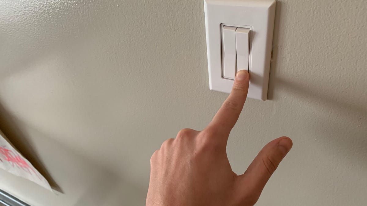 Illumra Self-Powered Dual-Rocker Friends of Hue Zigbee Light Switch review: Finger-powered switch is a must-have Hue accessory - CNET