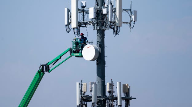 AT&T, Verizon to pause 5G rollout over FAA safety concerns