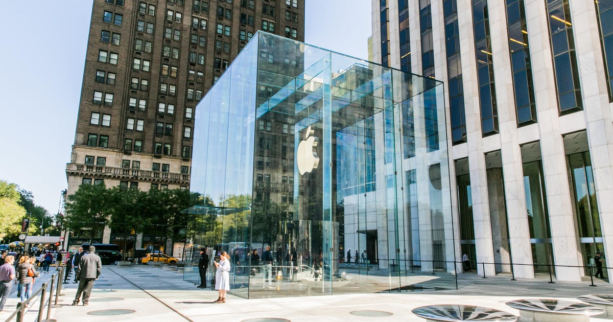 Apple reopens flashy, redesigned Fifth Avenue NYC store - CNET