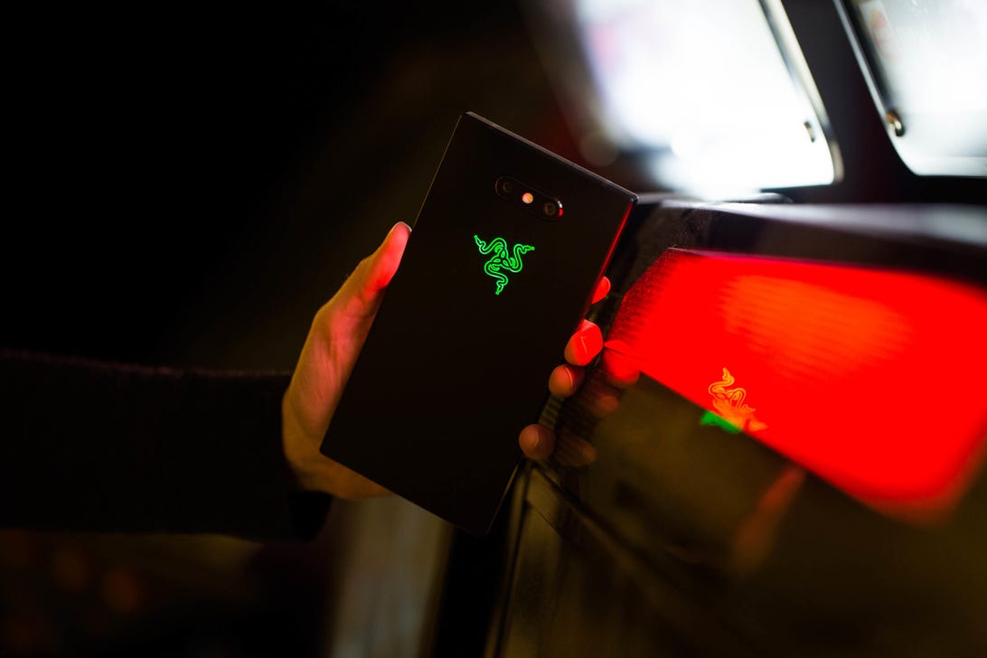Razer Phone 3 reportedly canceled amid mobile division layoffs