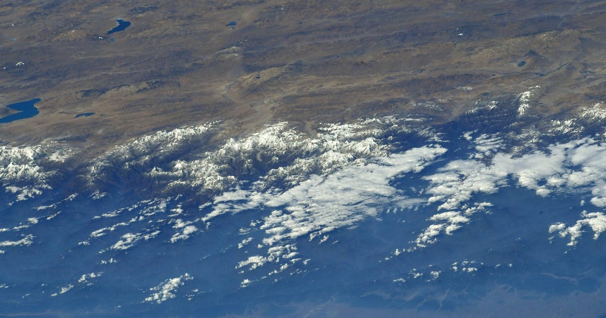 mount-everest-is-hiding-in-these-nasa-astronaut-photos-snapped-from-the-space-station
