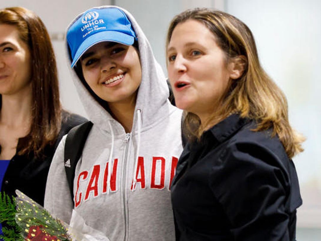 Saudi teen who tweeted plight is granted asylum, arrives in Canada