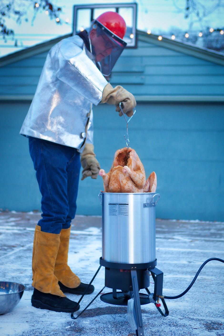 How long to fry a turkey in an oilless fryer Thanksgiving Safety Tips For Deep Frying A Turkey Without Setting Your House On Fire Cnet