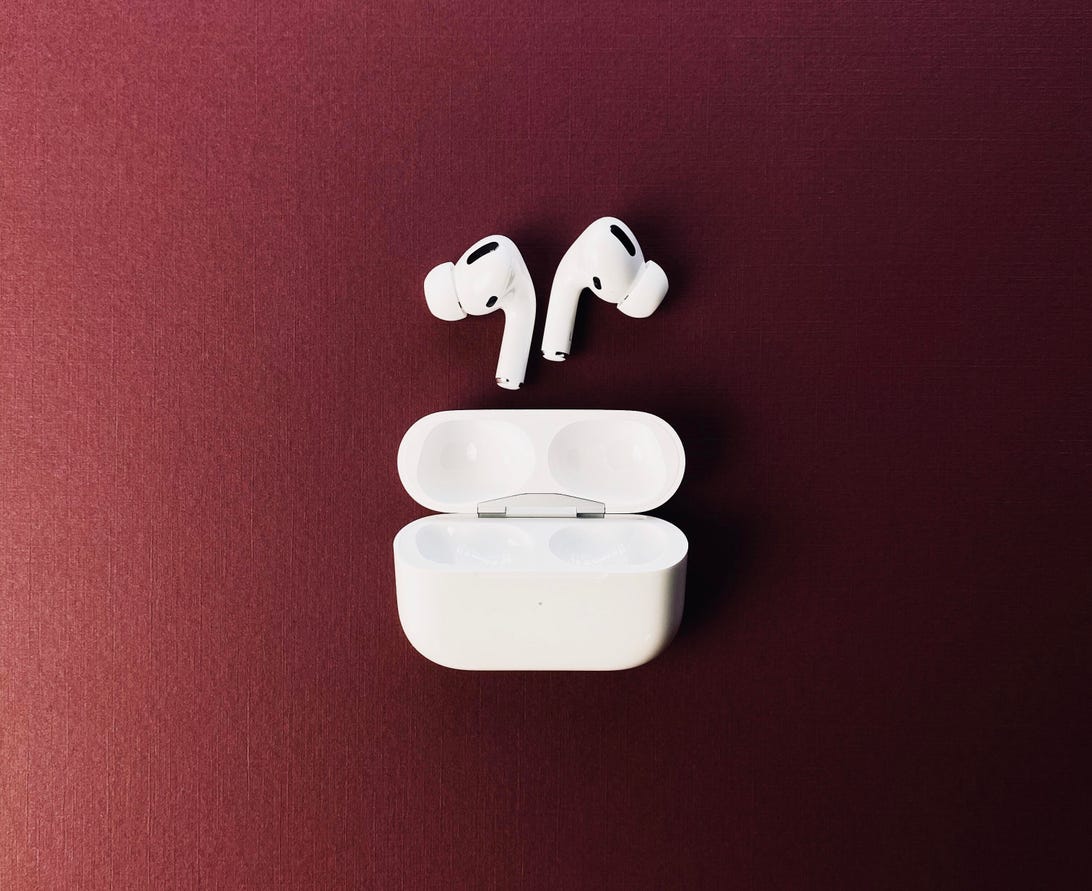 US seizes ,000 worth of counterfeit Apple AirPods