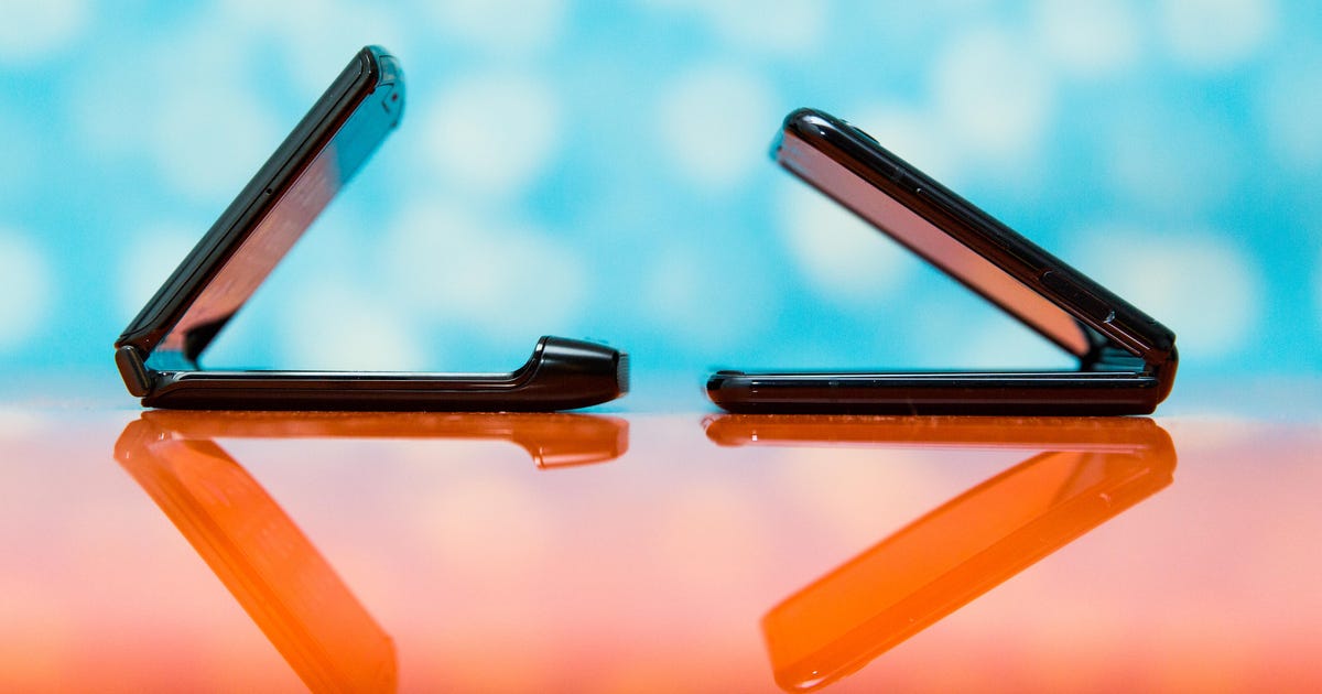 Galaxy Z Flip Vs Motorola Razr How Samsung S Foldable Phone Compares To The Moto Cnet