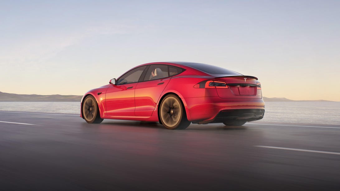 Tesla raising price of Full Self-Driving option that still doesn't fully self-drive thumbnail