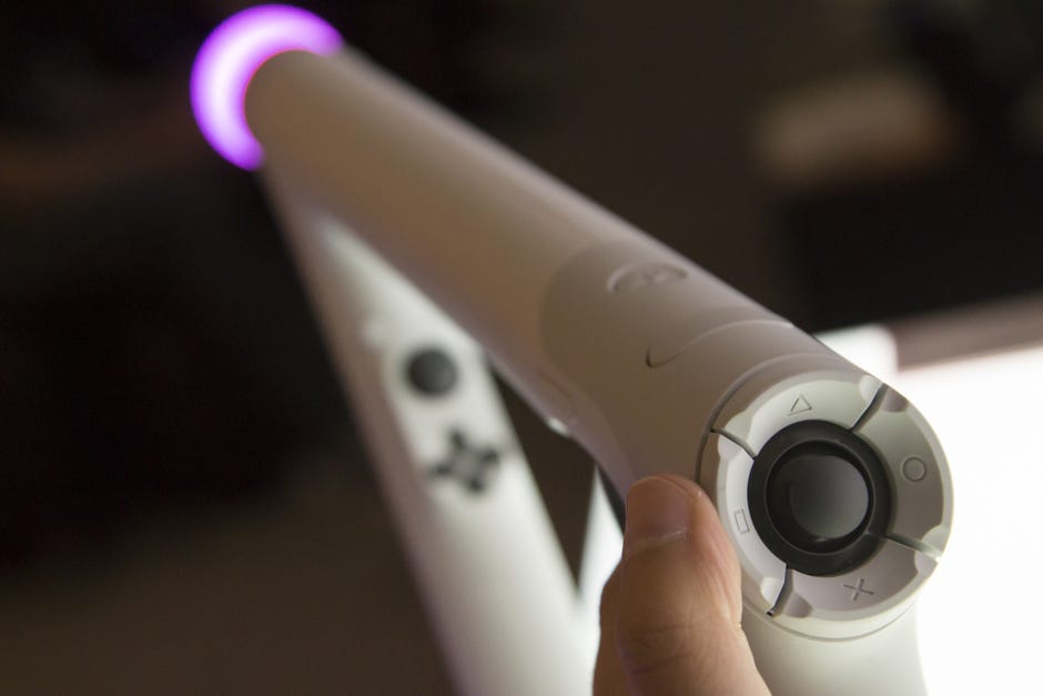 Sony S Playstation Vr Aim Controller Makes It Easy To Shoot Scary Space Spiders Hands On Cnet