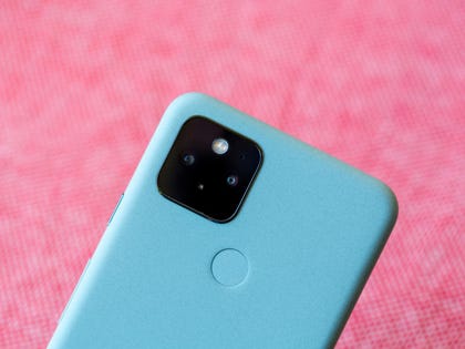 Pixel 5 vs. iPhone 11: Which sub-0 phone is better?