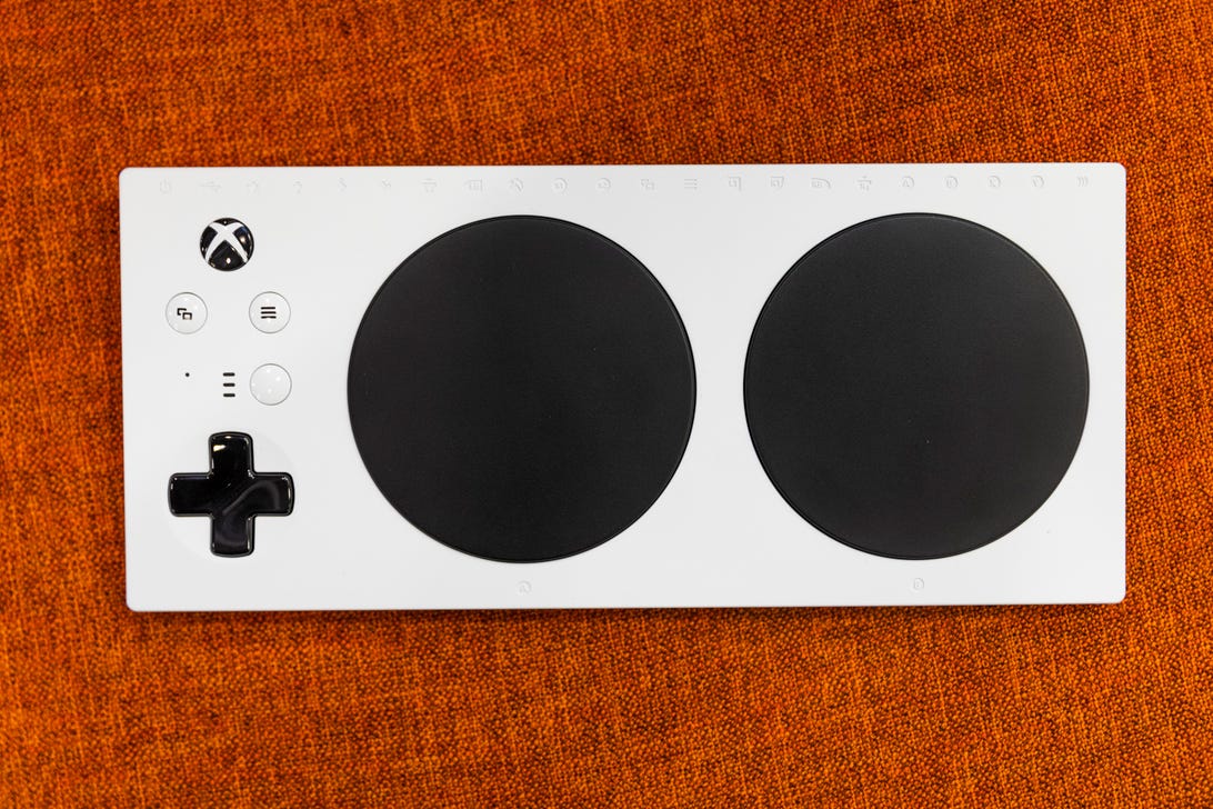 Microsoft’s accessible Xbox Adaptive Controller starts shipping Sept. 29