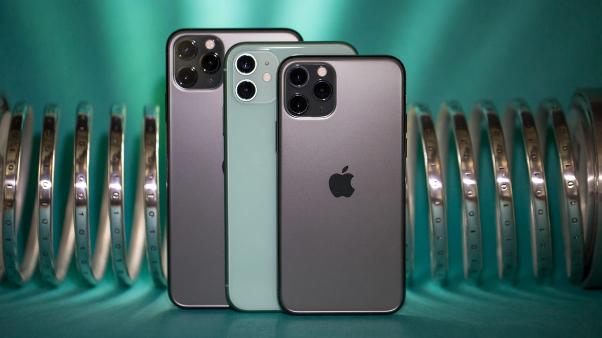Iphone 12 Vs Iphone 11 Iphone Se And Iphone Xr All Current Apple Phones Compared Cnet