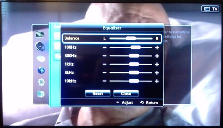Телевизор громкость 7. Samsung ue46f5300. Регулировка звука телевизора самсунг. Настройка звука на телевизоре. Настройки звука на телевизоре самсунг.