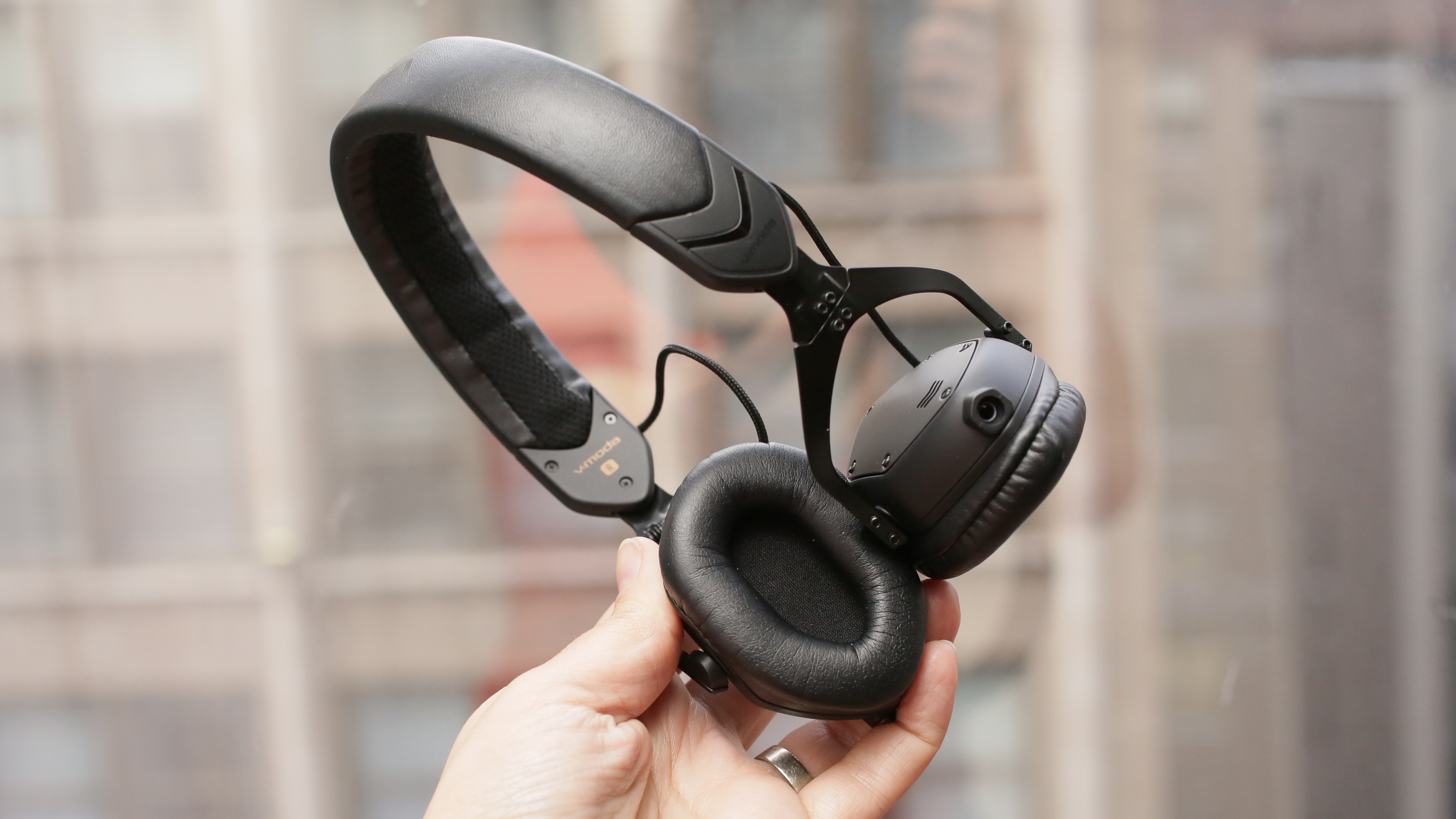 Anbefalede enkelt gang masse V-Moda XS on-ear headphones review: V-Moda's upgraded on-ear headphones  make the grade - CNET