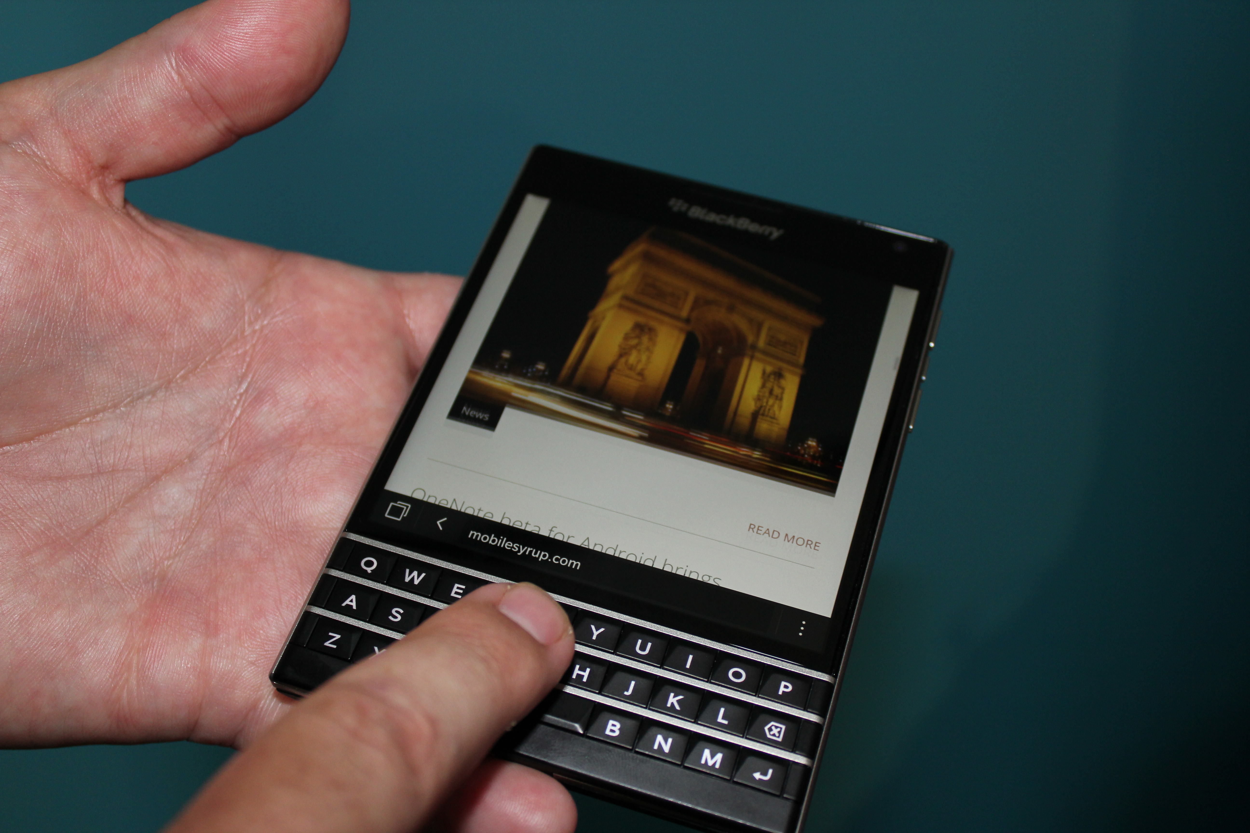 blackberry-passport05.jpg