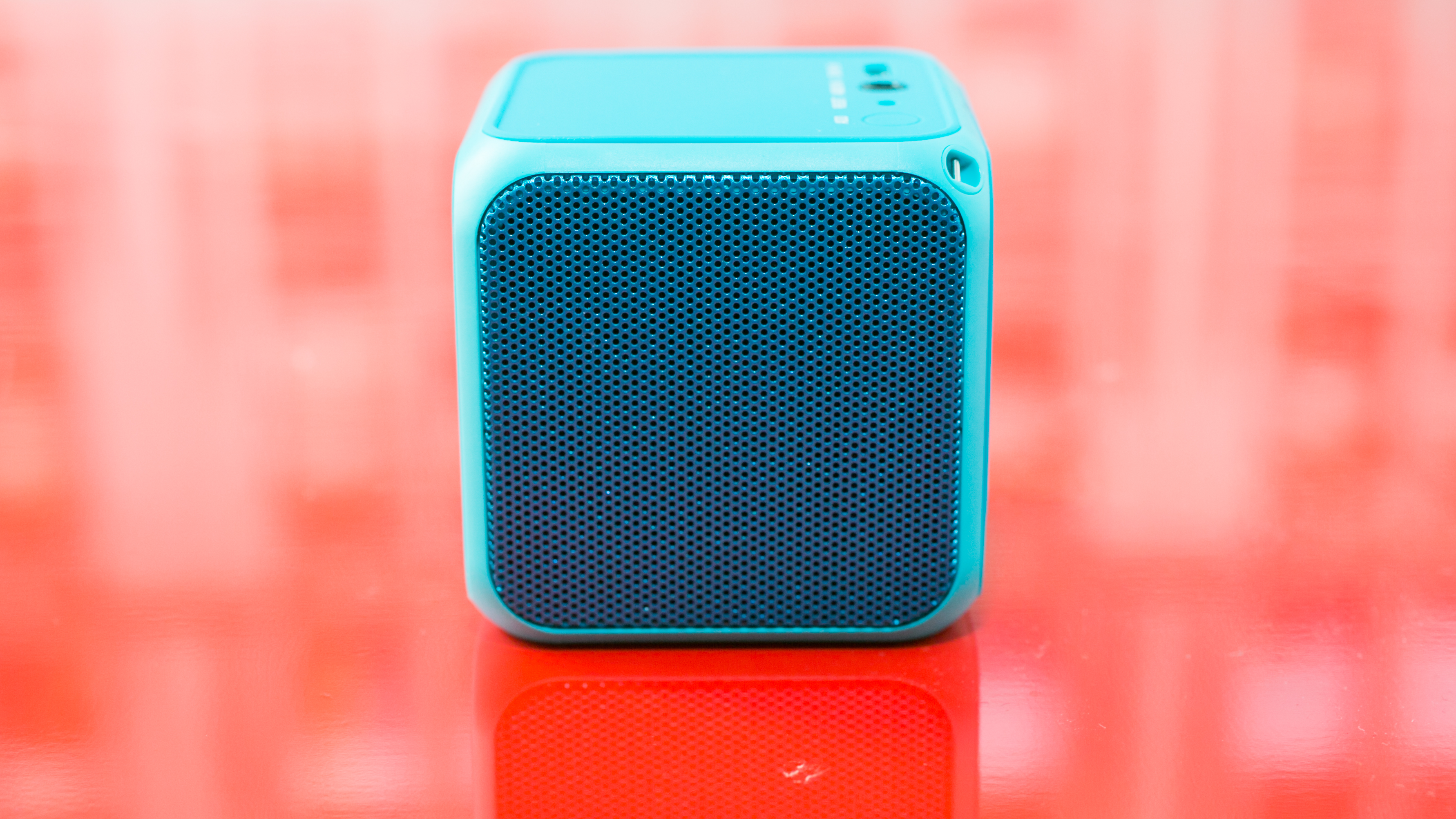 Sony SRS-X11 review: A tiny cube Bluetooth speaker with some pop 