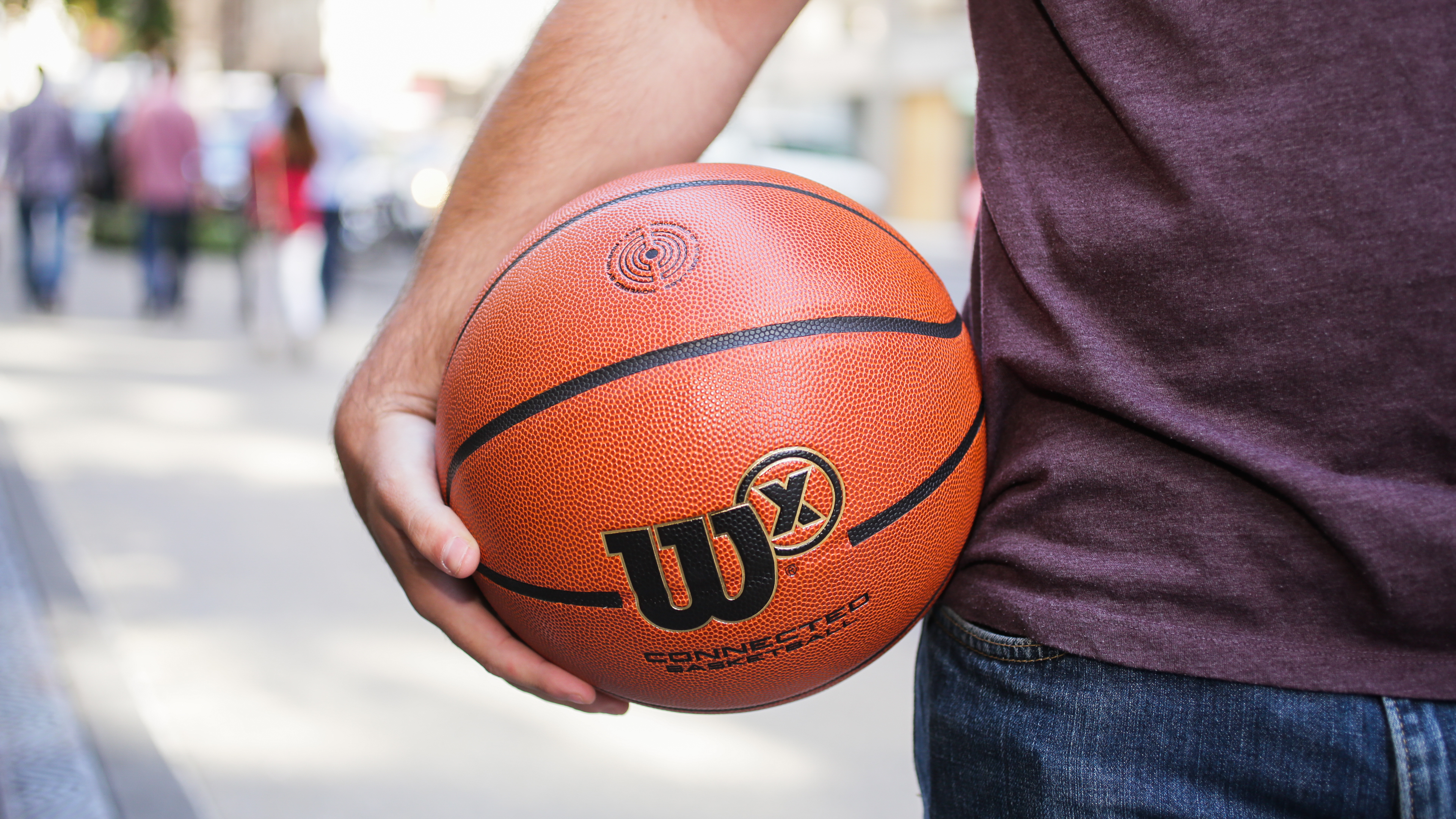 Спортивный мяч в баскетболе. Баскетбольный мяч Wilson 3x3. Баскетбольный мяч Wilson RUAE shot. Мяч баскетбольный VTB 5. Вилсон баскетболист.