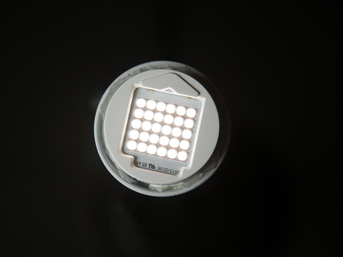 led-light-bulb.jpg