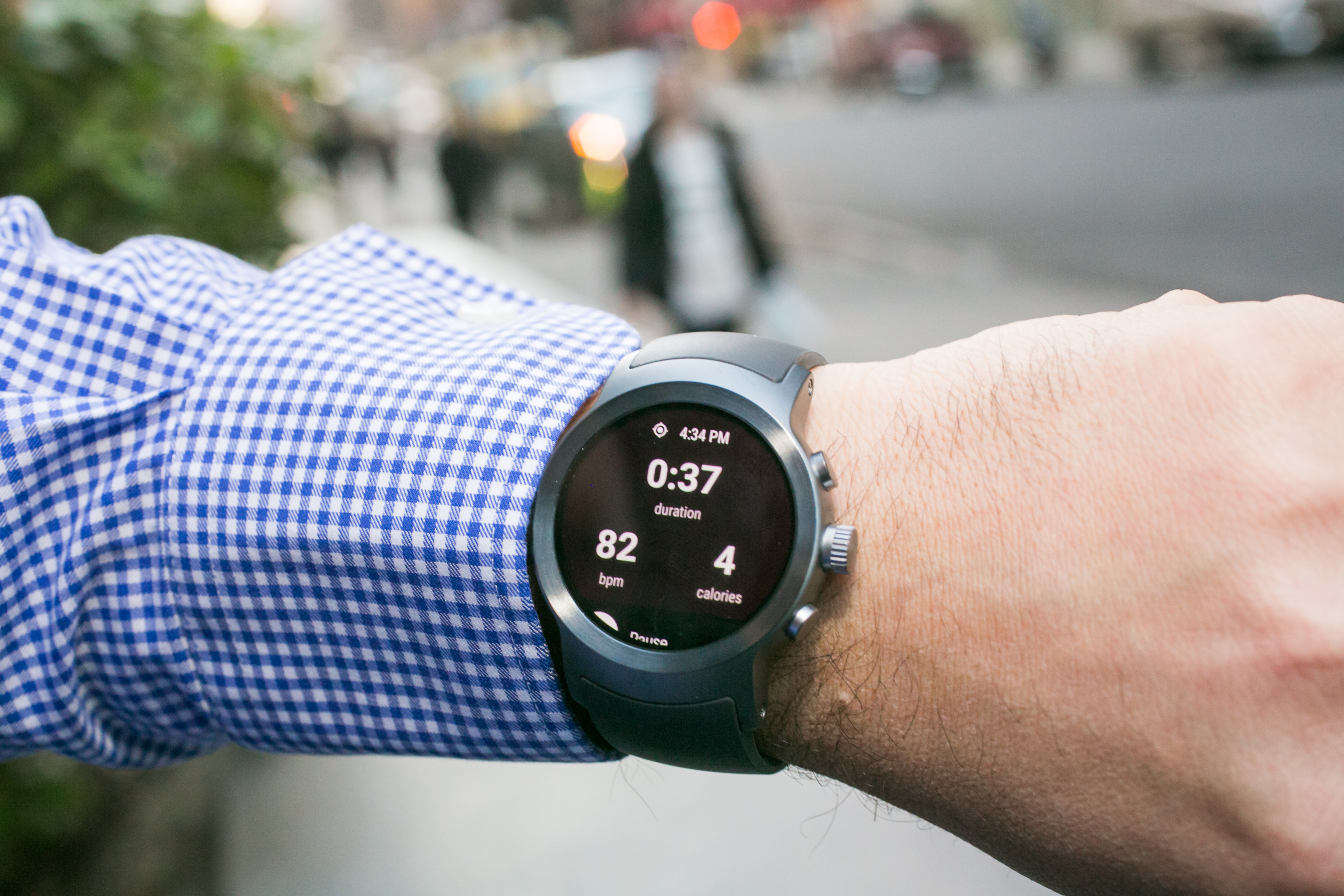 Спортивные часы f66. Циферблаты автомобильных марок на смарт часы LG. Большие тонкие Android часы. Watch sport обзор