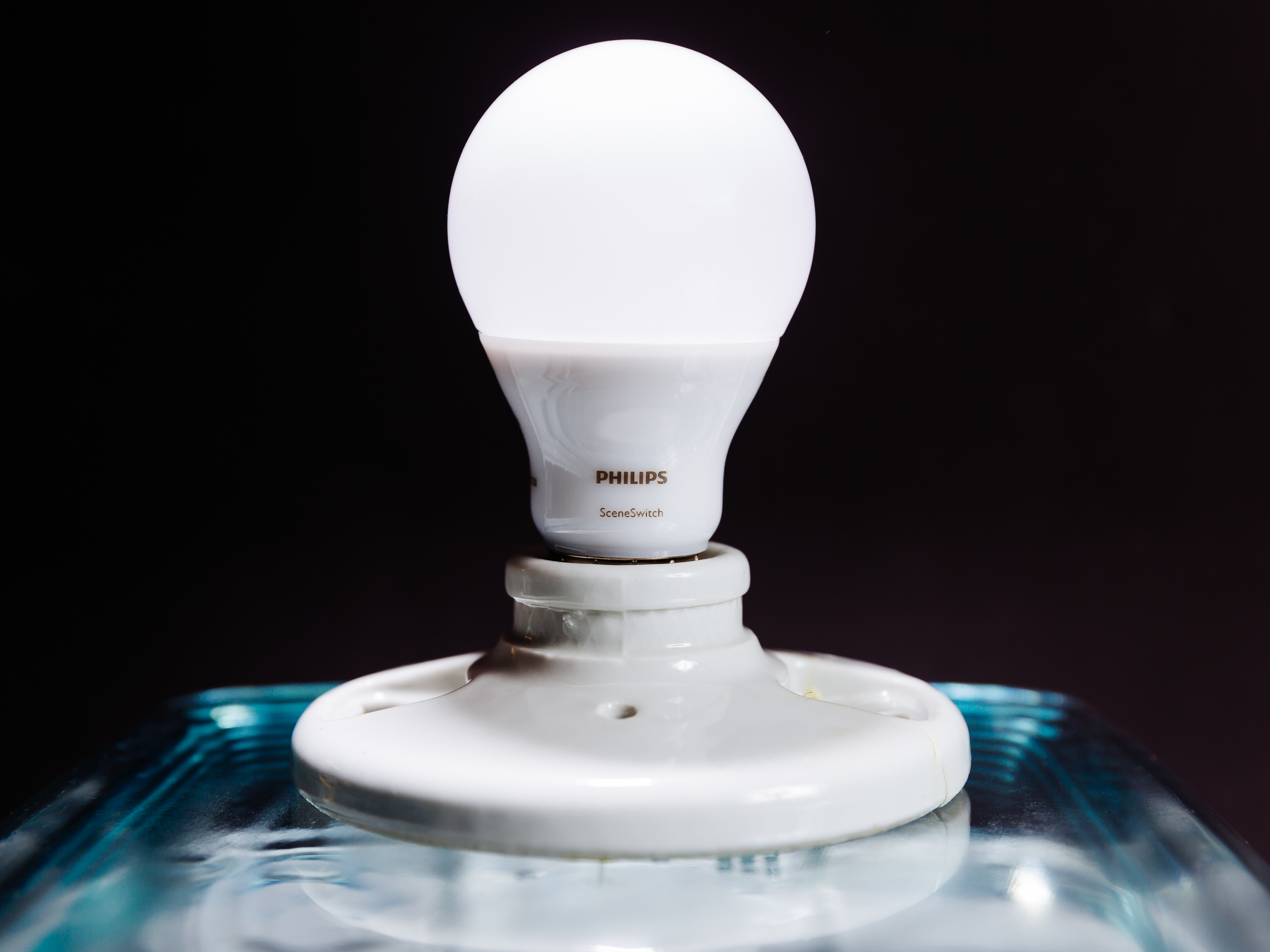 SceneSwitch 60W Equivalent LED review: These Editors' Choice-winning LED bulbs can without dimmer switches - CNET