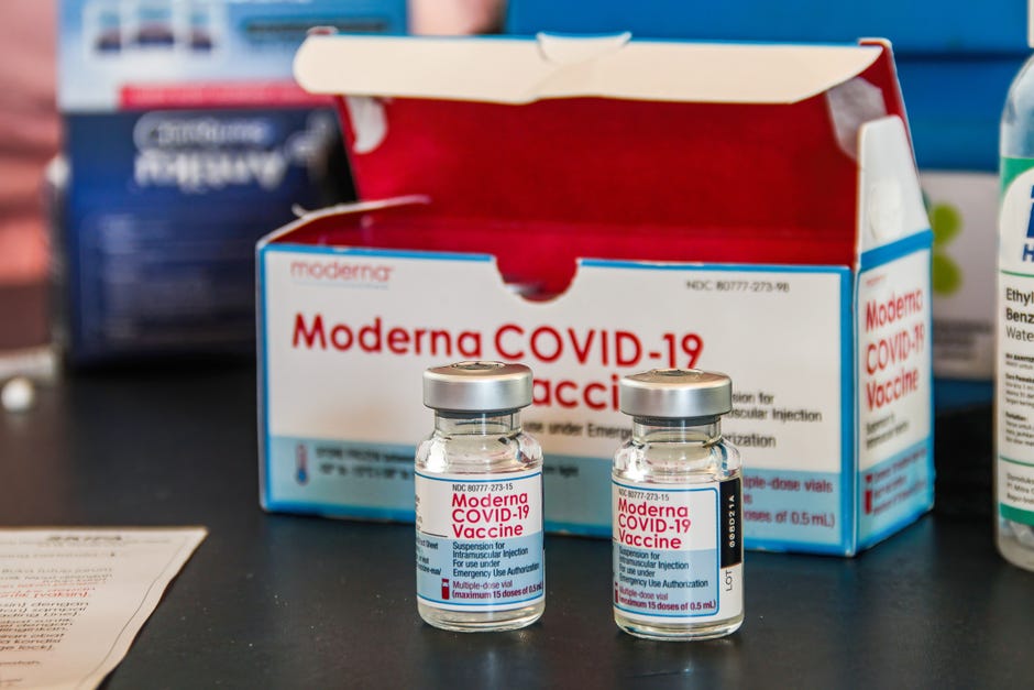 Moderna booster and omicron: 3 COVID vaccine doses protect better than 2.  What to know today - CNET