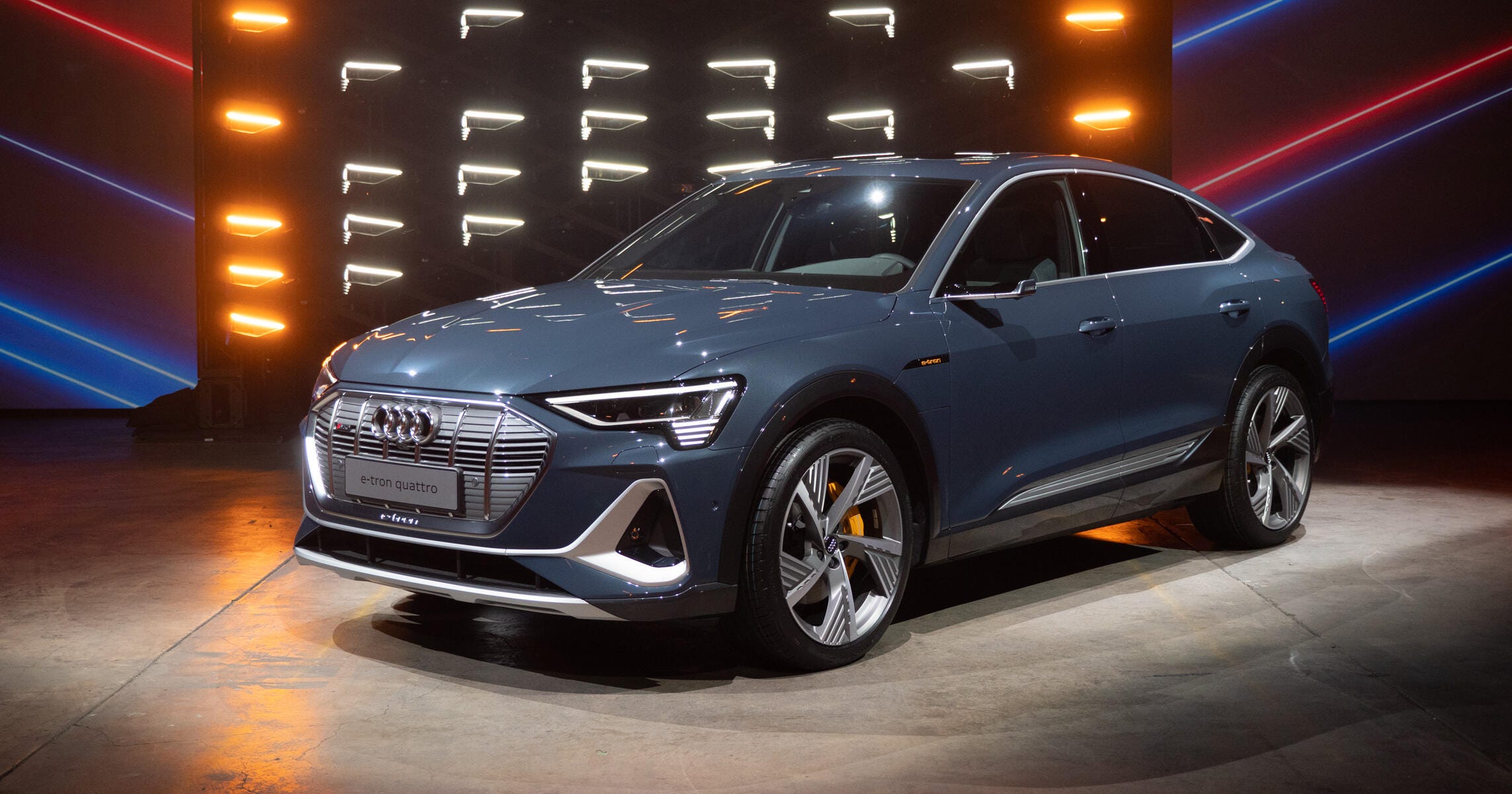 streepje wereld Gymnastiek 2020 Audi E-Tron Sportback debuts slick new roofline, a bit more range -  Roadshow