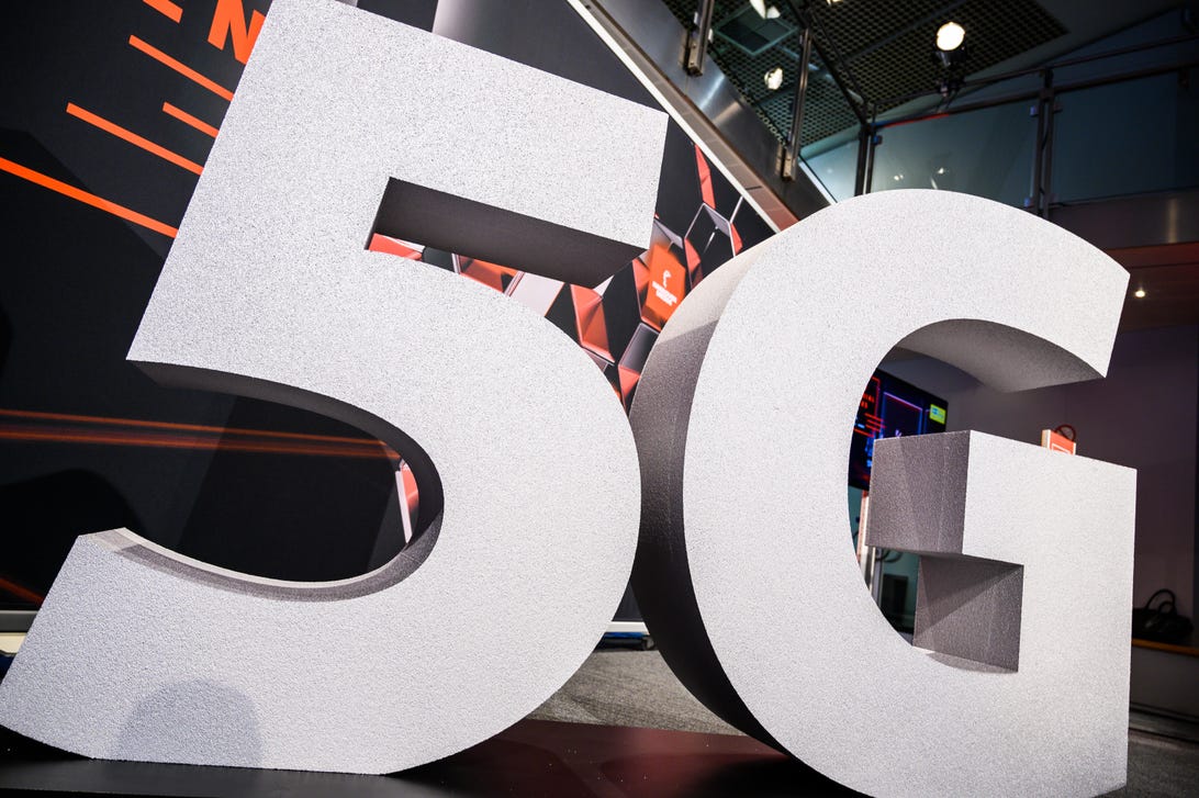 FCC declares 5G safe, 5G devices hit 100, Beijing wants 10,000 base stations