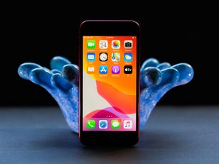 Iphone Se Vs Iphone 11 The Features You Miss When You Save That Extra 300 Cnet