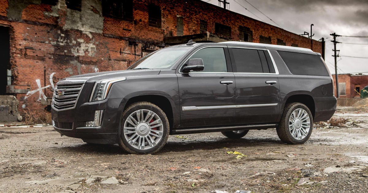 cadillac-offering-10-000-in-escalade-discounts-to-fight-navigator