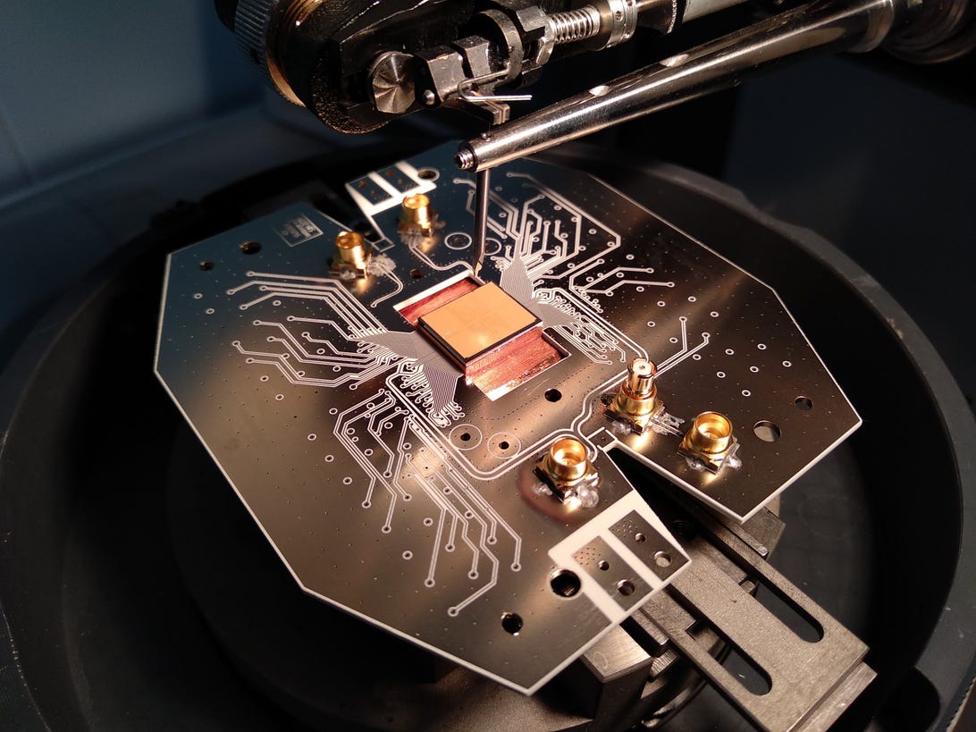 A quantum computing microchip