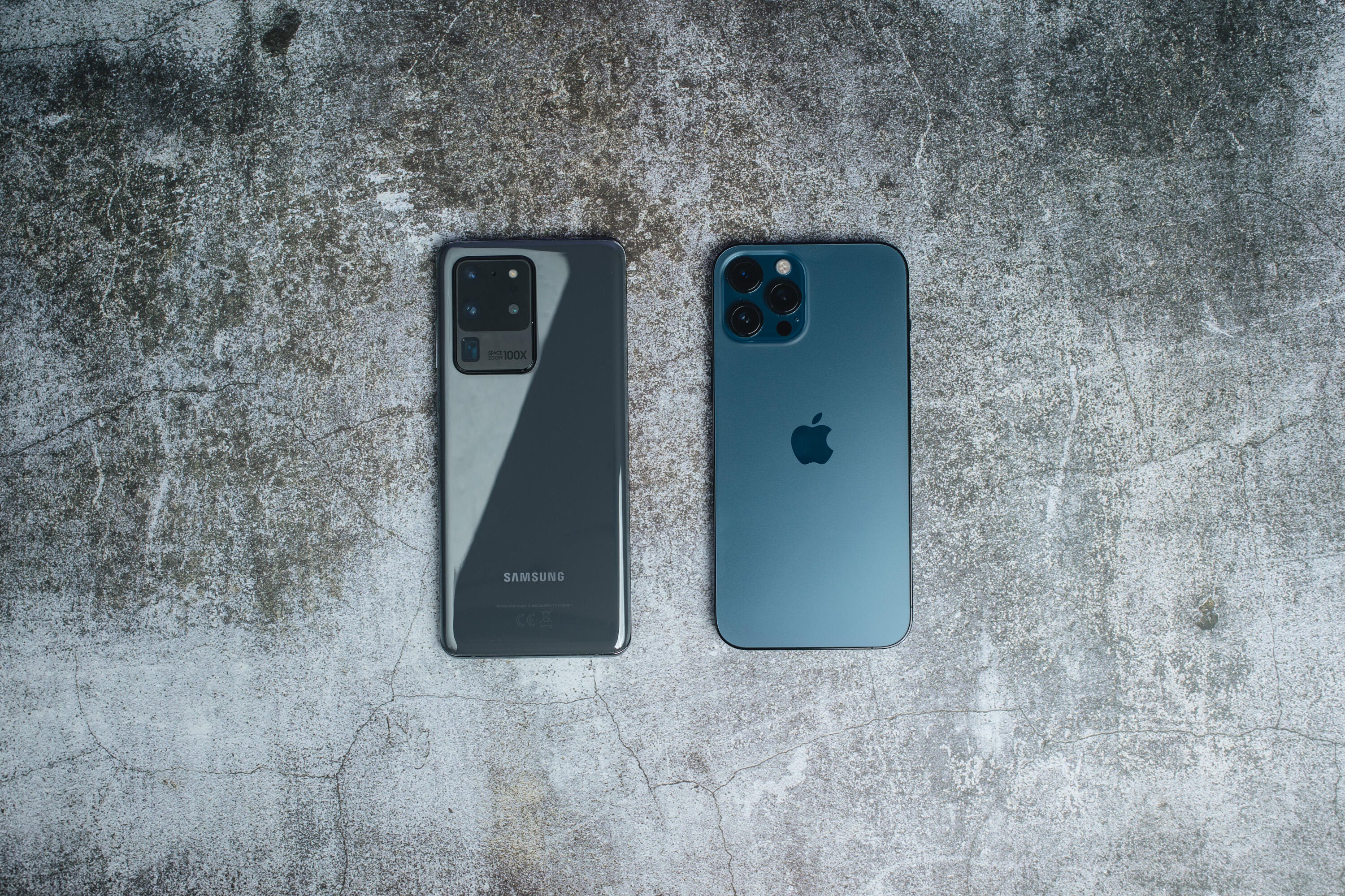 apple-iphone-12-pro-max-galaxy-s20-ultra-product-promo-hoyle-2021