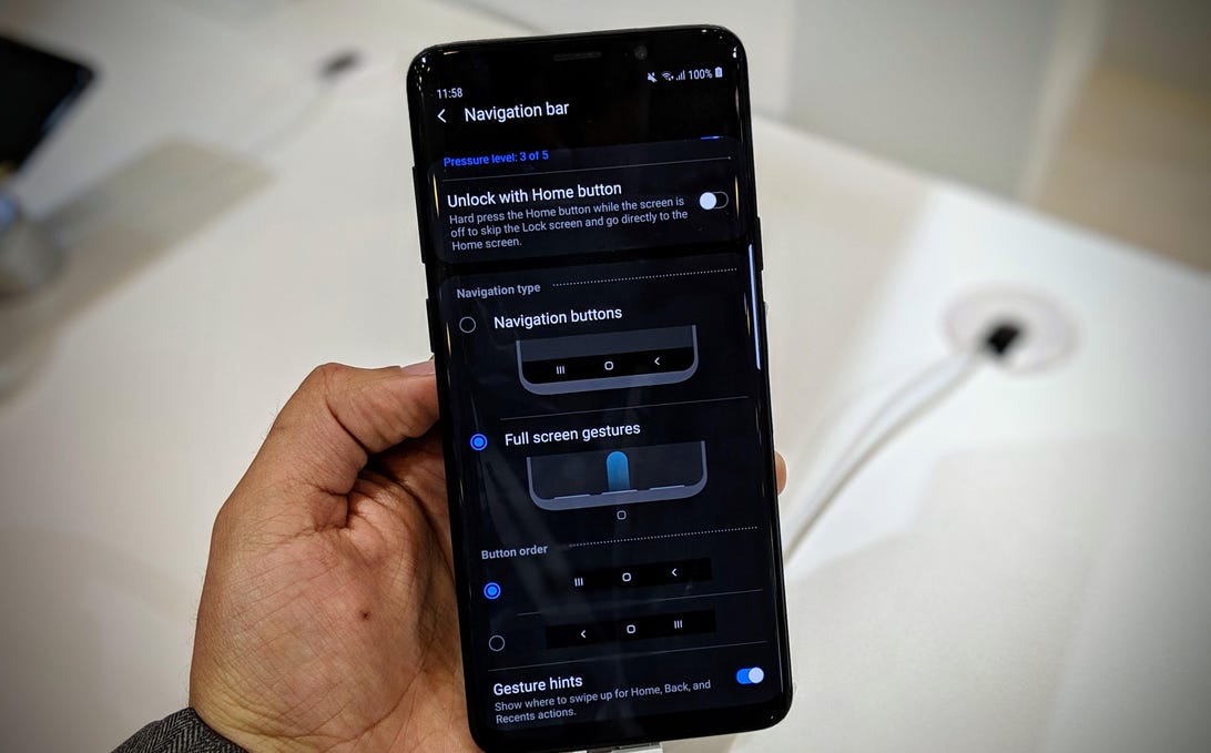 Using Android’s dark mode improves battery life, Google confirms