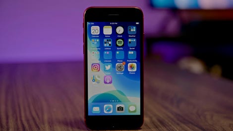 Iphone Se I M Actually Glad That Apple S Smallest Iphone Isn T Really That Small Cnet