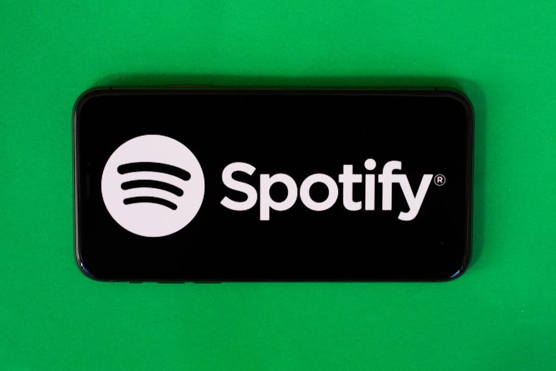 Spotify wants to feed your podcast addiction with a daily playlist
