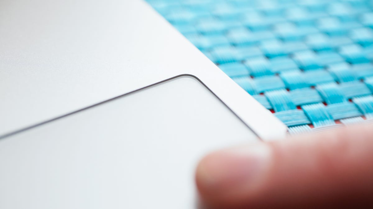 apple-macbook-pro-13-inch-2015-touchpad-04.jpg