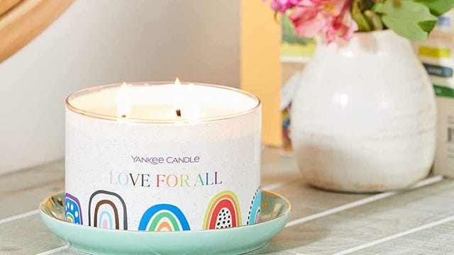 Yankee Candle Love for All Candle
